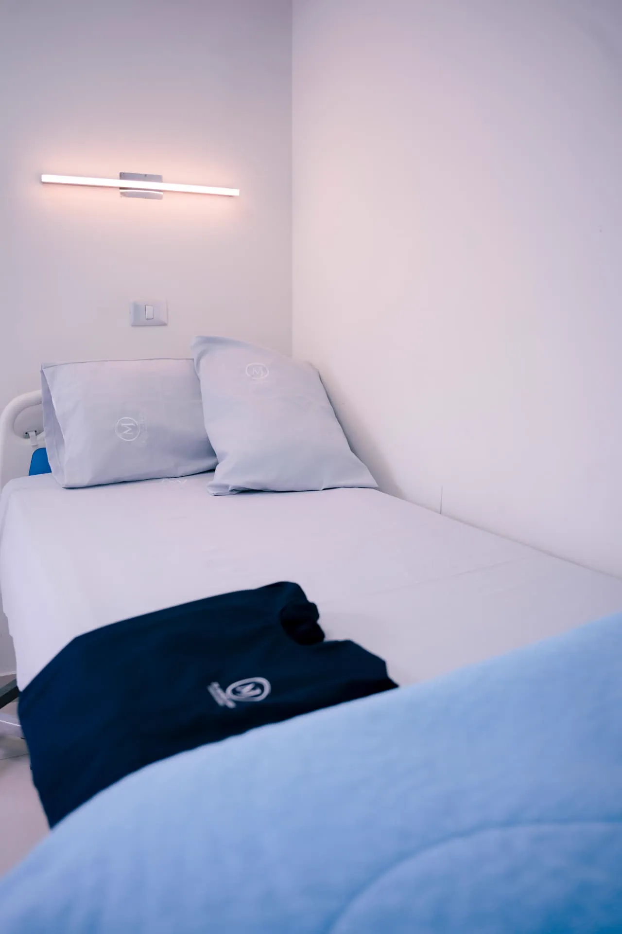 Habitación preparada para la recuperación postoperatoria